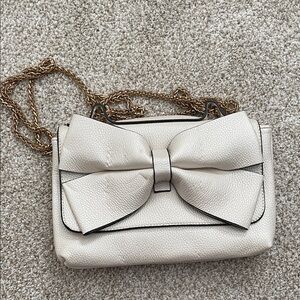 Elegant Cream Bow Accent Women's Bag